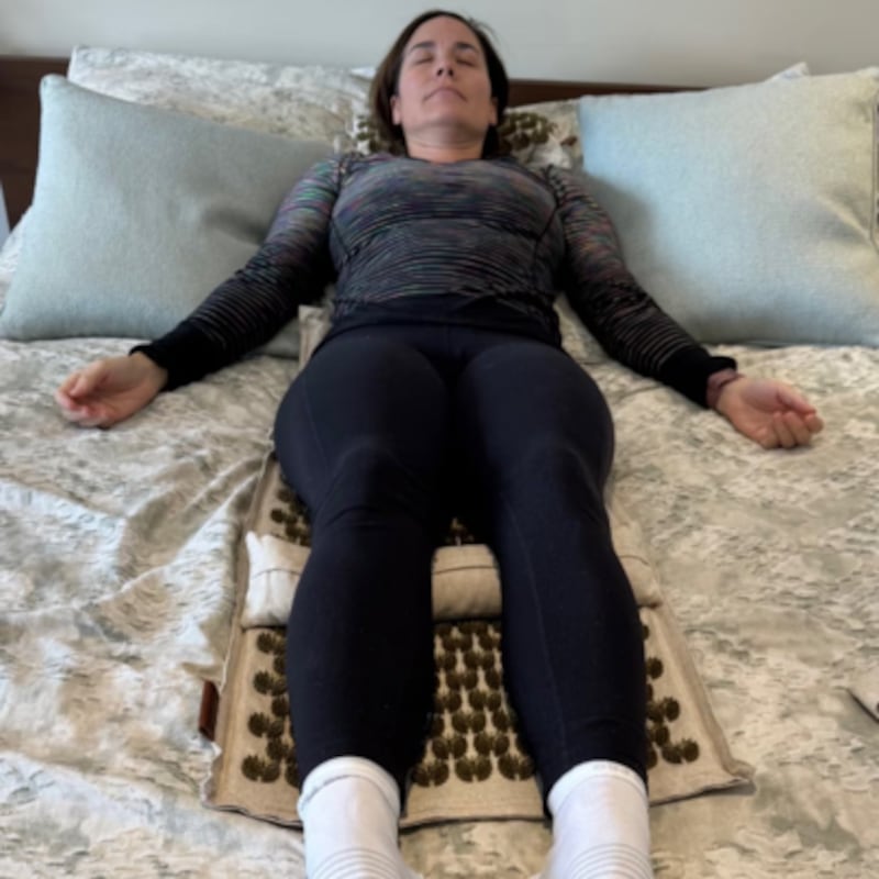 Valérie Sardin testing the Acupressure mat