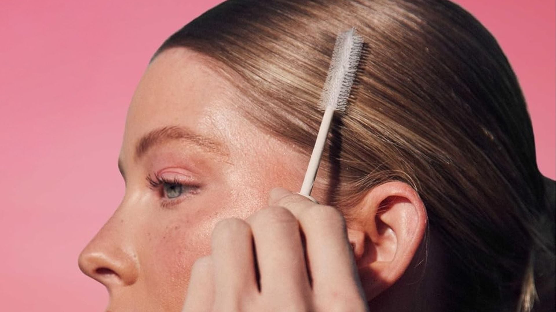 A person using a dae hair finishing wand.