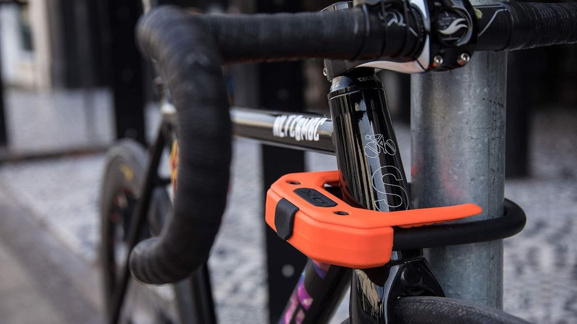Hiplok DX: Maximum Security U Lock Bike Lock, E-Bike Lock attaching a bike to a pole.
