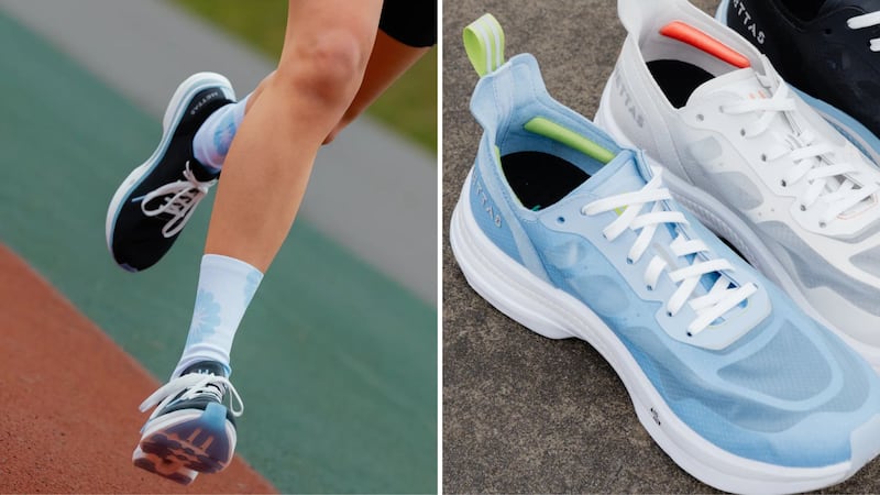 Hettas running shoes.