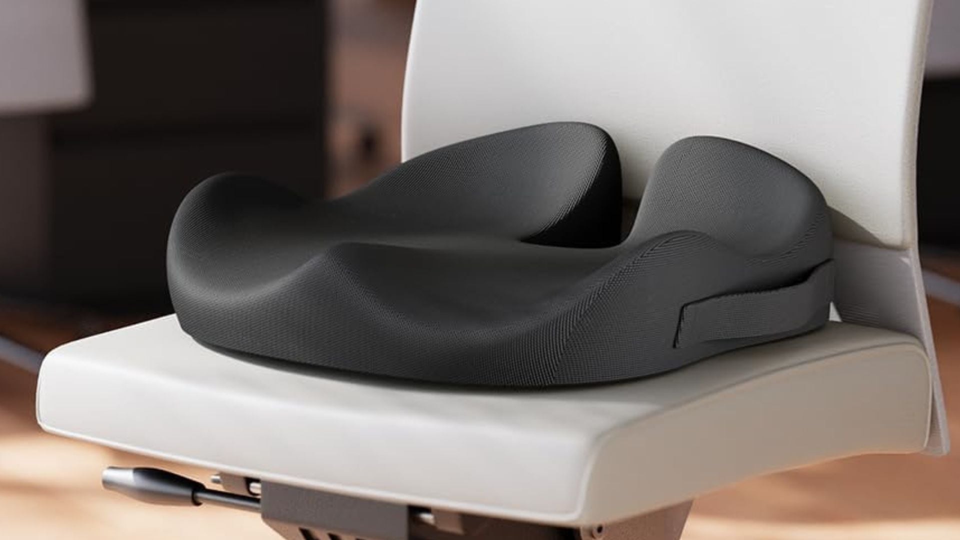 A ProtoArc Office Seat Cushion on a desk chair.