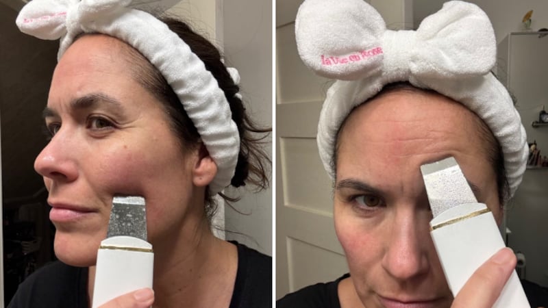 Valérie Sardin testing the spatula scrubber