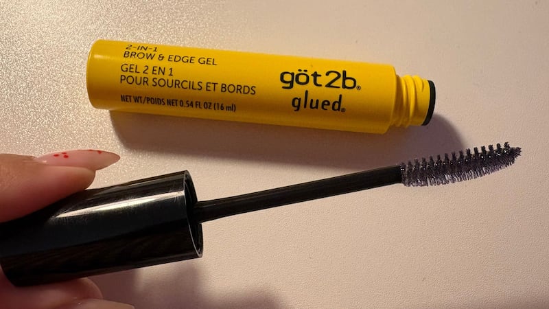 The dual-sided brush on the gel wand.