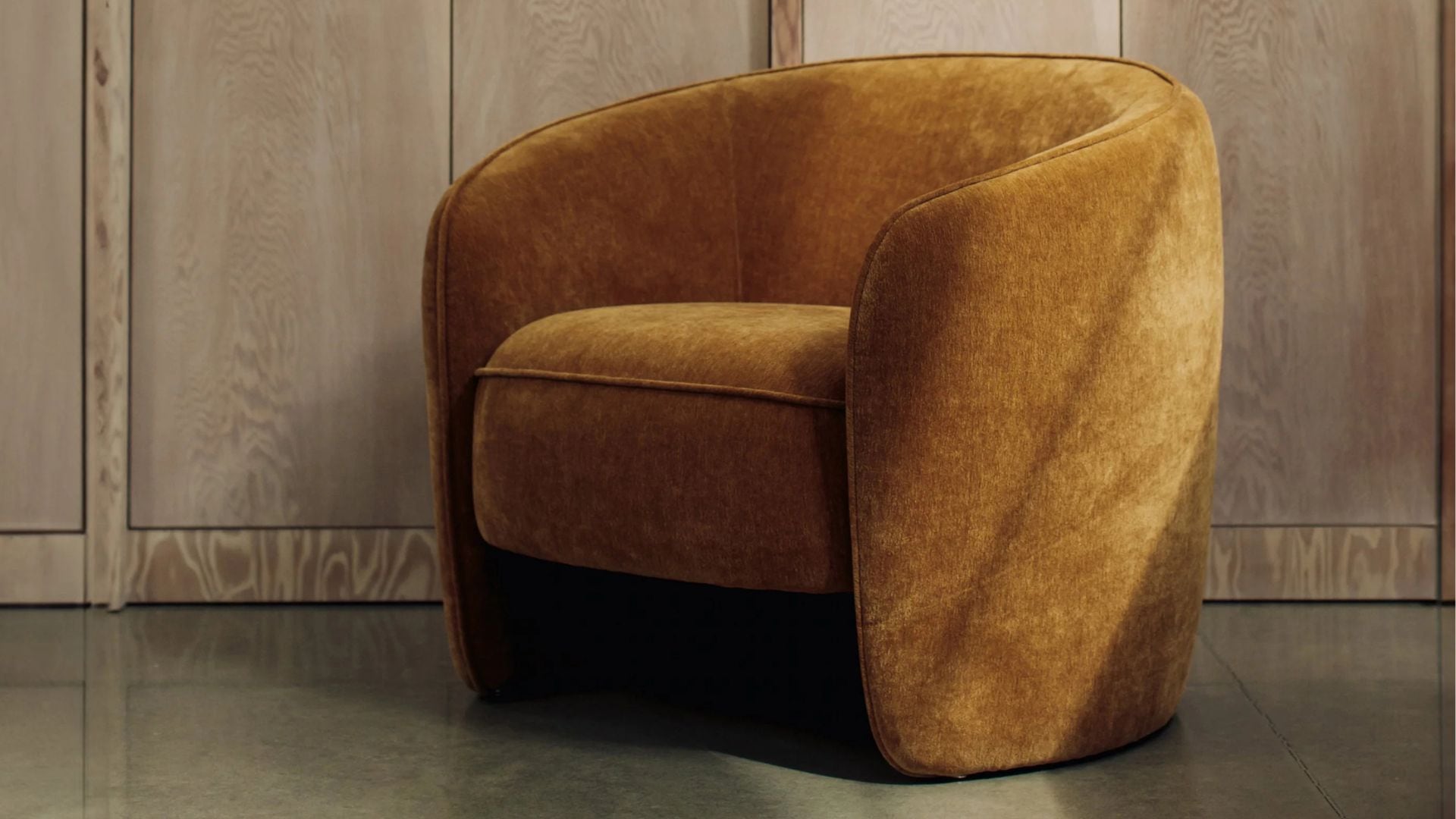 A Sundays chair in a living room.