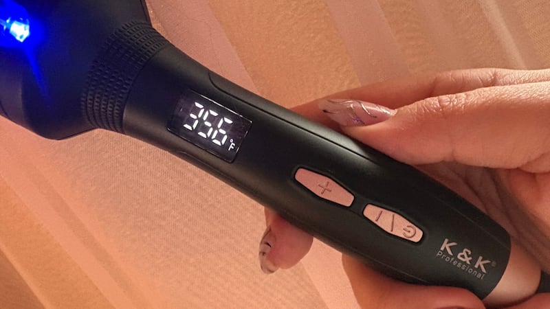 The handle of the K&K Thermal brush showing the temperature, and adjustment buttons